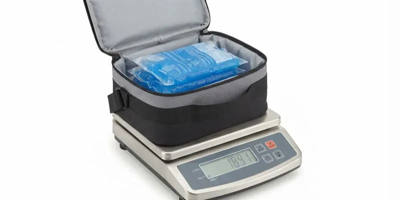 Lunch bag with a sealed ice pack on a digital scale during sample preparation