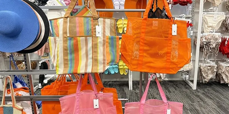 Mesh beach bags with open-weave bodies for draining water and shedding sand