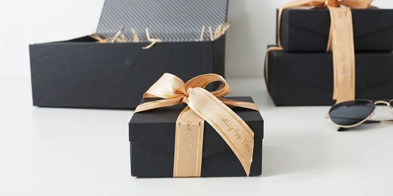 Rigid magnetic gift boxes with handles for luxury gifting