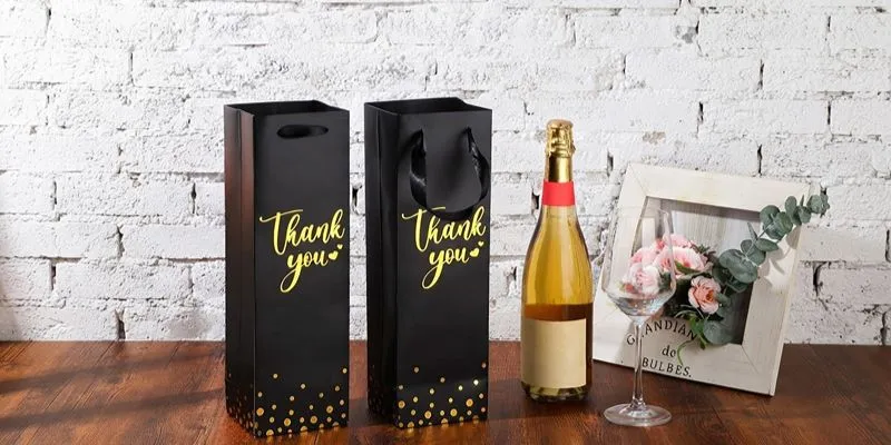 Wine and bottle gift bags with reinforced bases