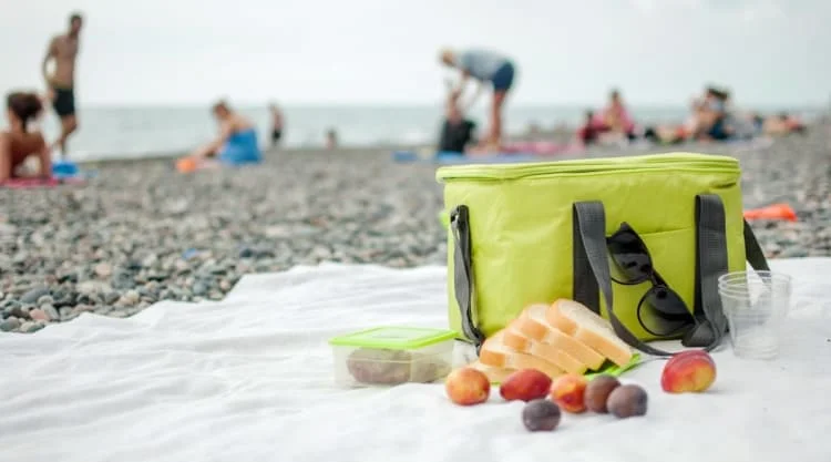 Cooler bag production scene