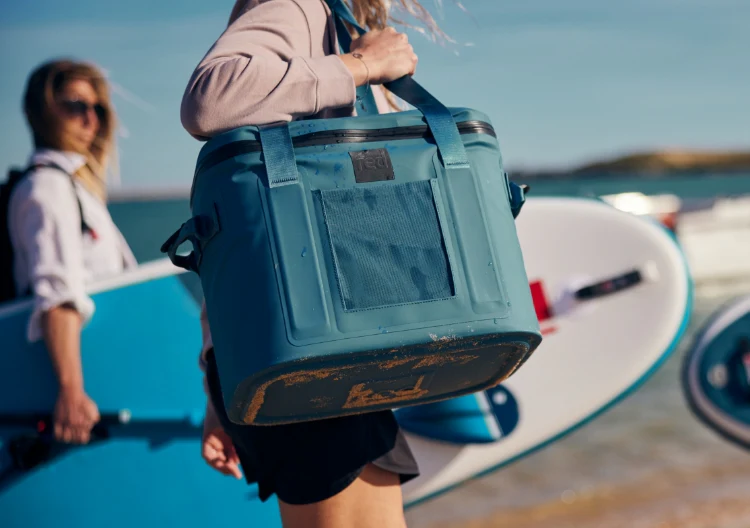Cooler bag production scene