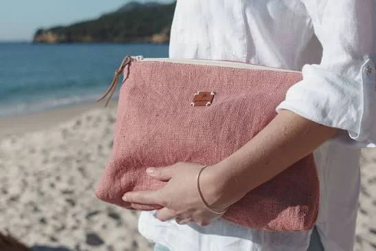 Cosmetic bag customer scene