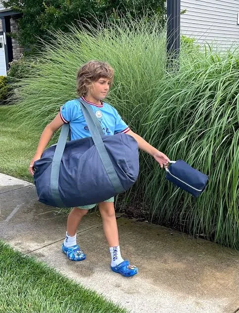 Duffle bag customer scene