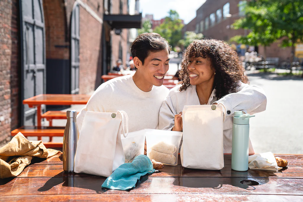 Lunch bag customer scene