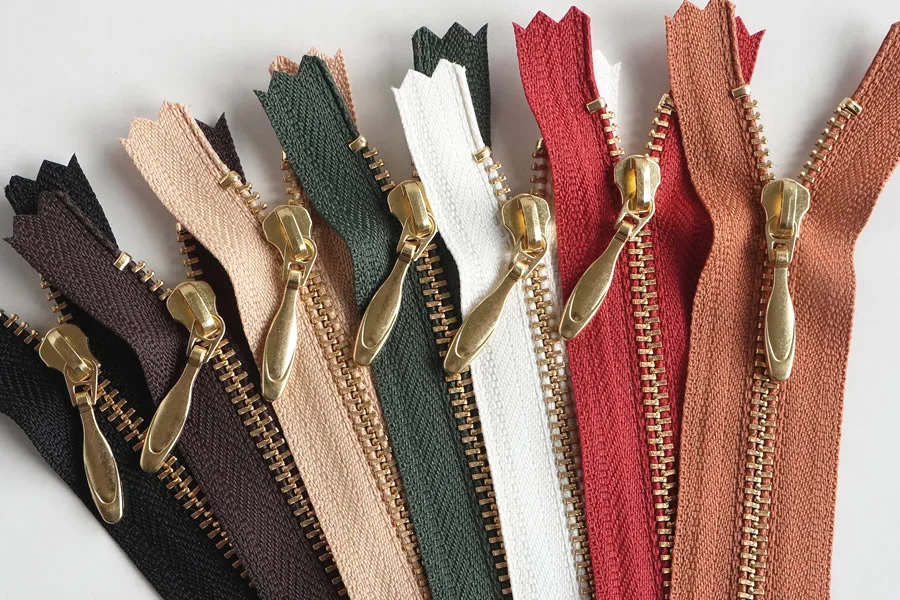 YKK zippers and custom hardware at LantaoBags
