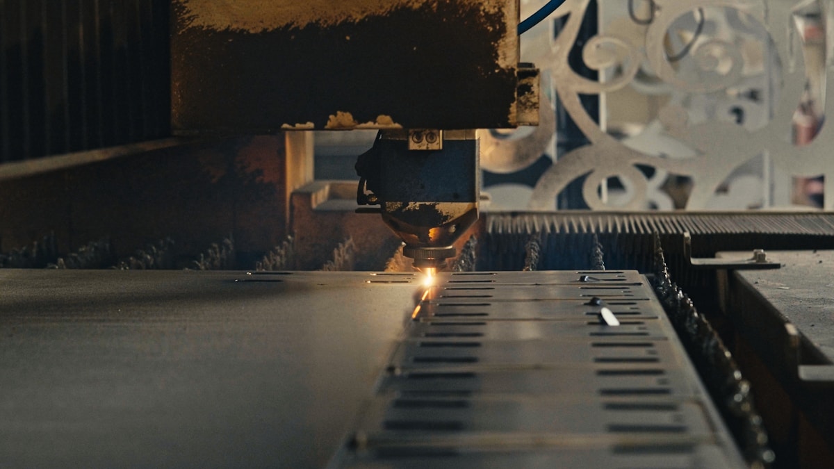 Laser cutting precision at LantaoBags